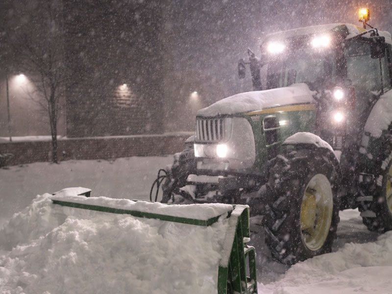 Snow removal truck services Niceview in Toronto GTA